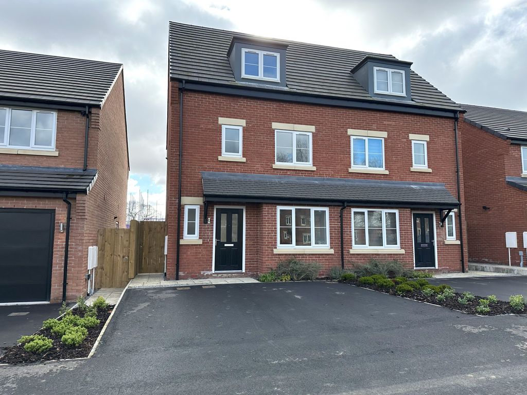 Property photo 1 of 11 Plot External