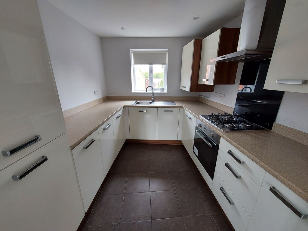 Property photo 3 of 6 Kitchen