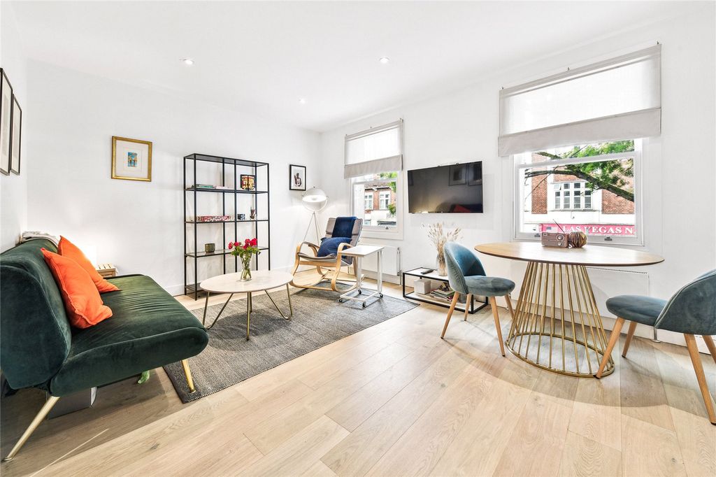 Property photo 1 of 9 Kitchen/Reception