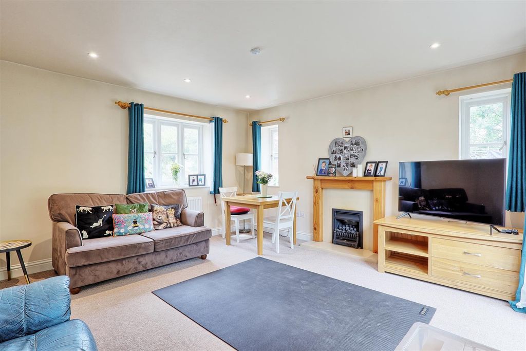 Property photo 3 of 13 Img_1666_7_8_Easyhdr-Interior3.Jpg