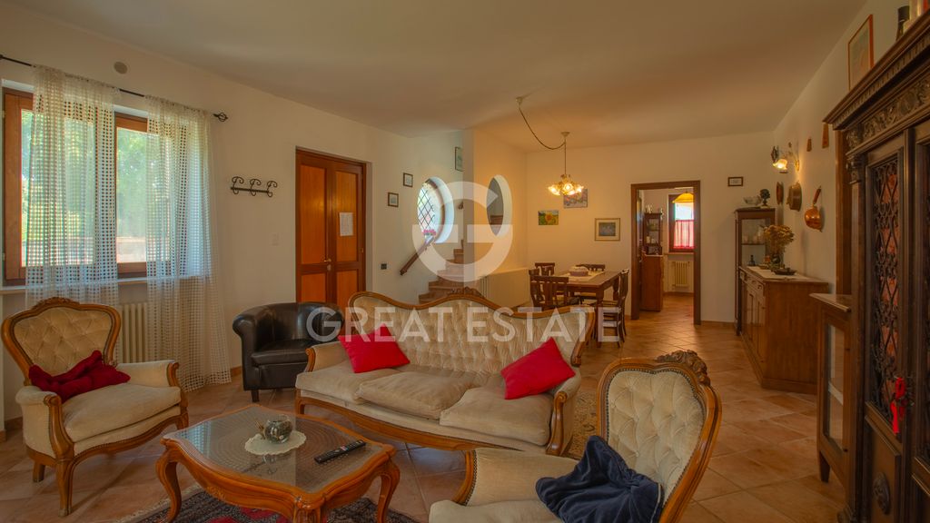 Property photo 2 of 51 Interiors