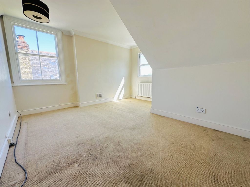 Property photo 3 of 8 Picture No. 05