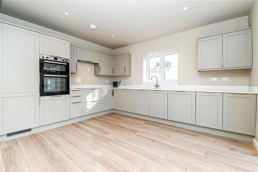 Property photo 2 of 18 Picture No. 03