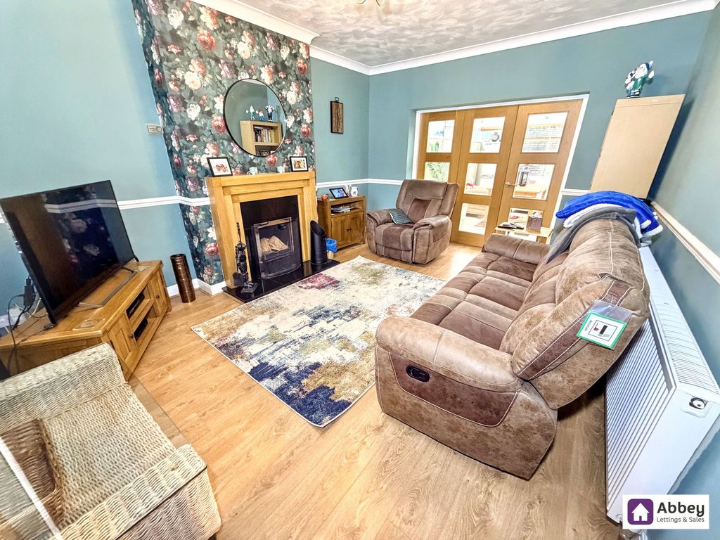 Property photo 2 of 16 Lounge