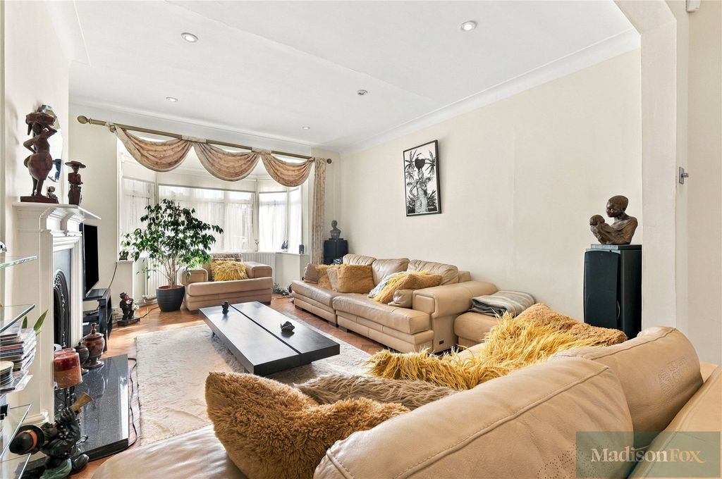 Property photo 2 of 27 Picture No. 29
