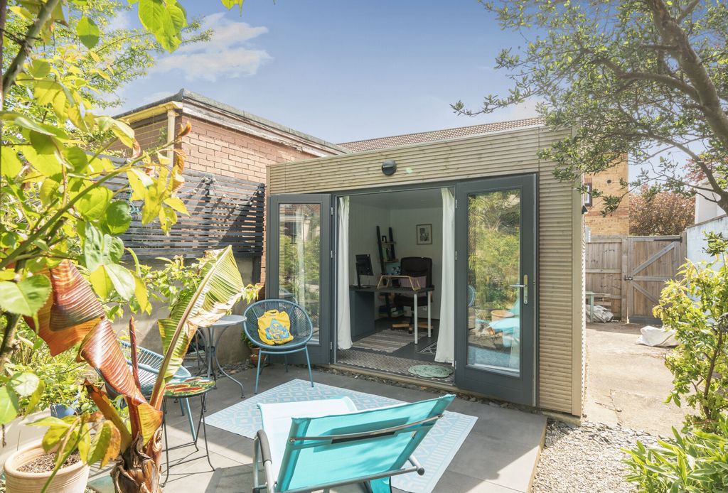 Property photo 2 of 18 1447193-3-69E8c10...