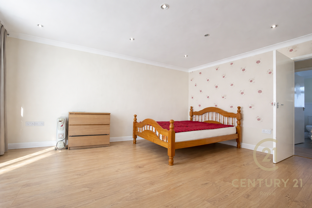 Property photo 3 of 6