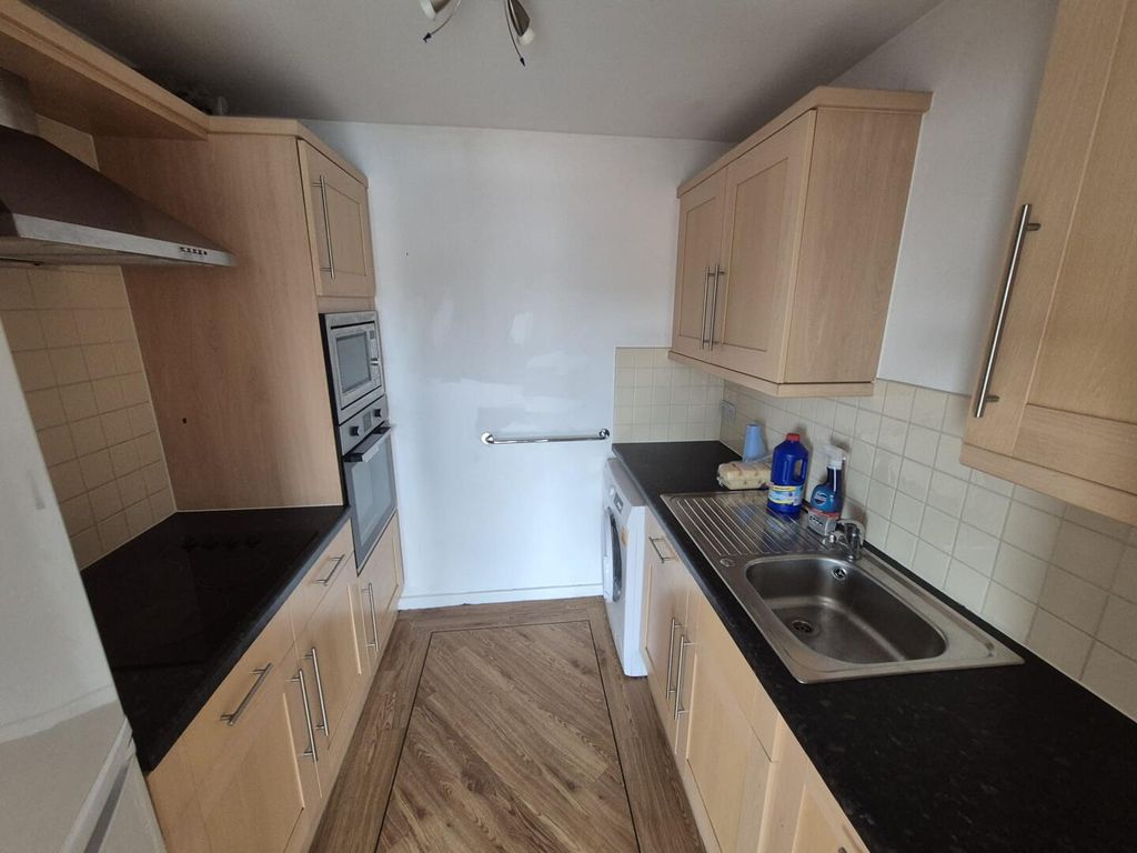 Property photo 3 of 7 Kitchen