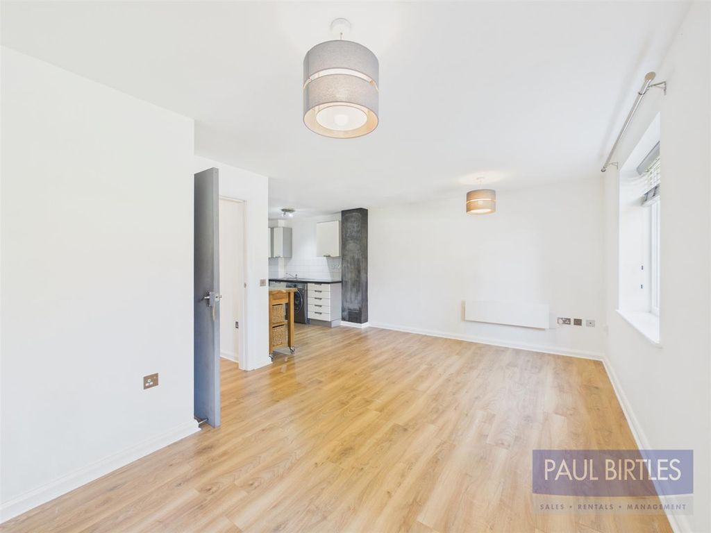 Property photo 3 of 12 Cam01301G0-Pr0791-Still013.Jpg