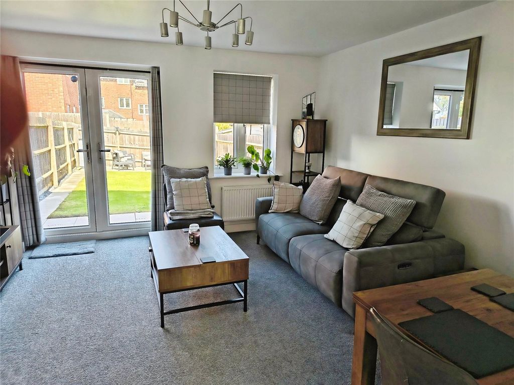 Property photo 2 of 10 Lounge