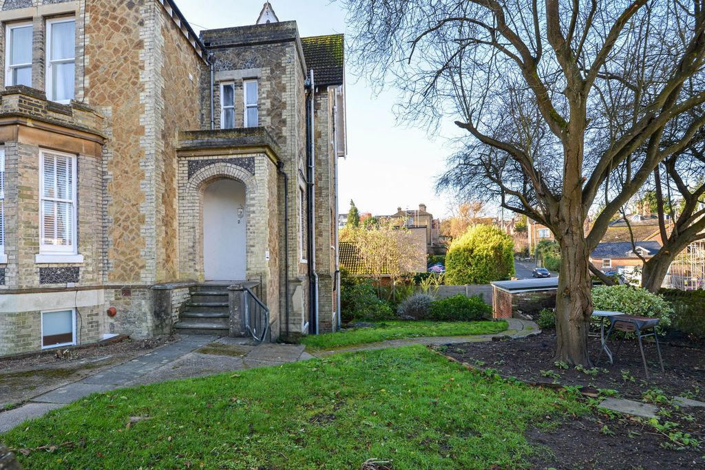 Property photo 2 of 9