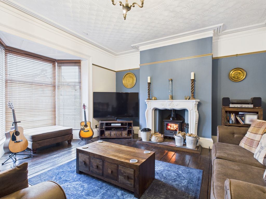 Property photo 2 of 25