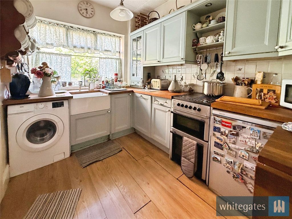 Property photo 2 of 18 Picture No. 14