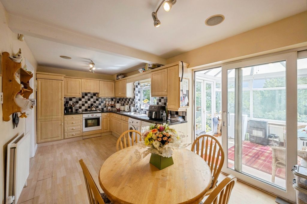 Property photo 3 of 20 Kitchen