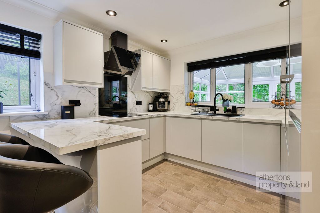 Property photo 2 of 31