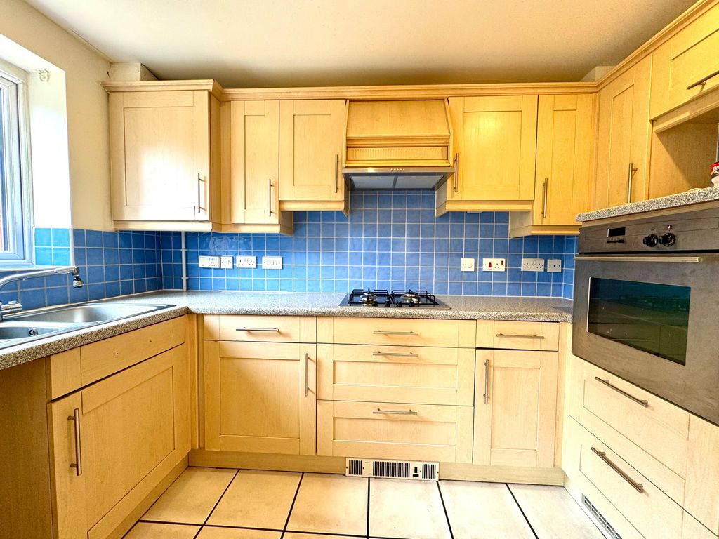 Property photo 2 of 11 Kitchen