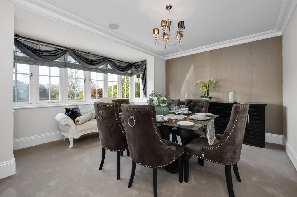 Property photo 3 of 15 Dining Room