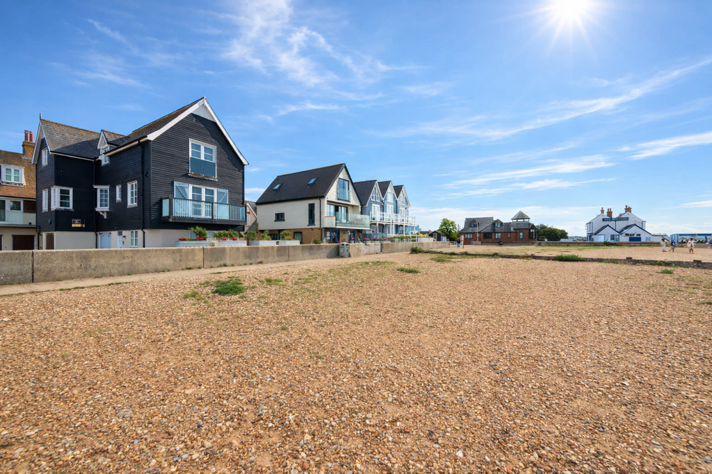 Property photo 3 of 12 Beach