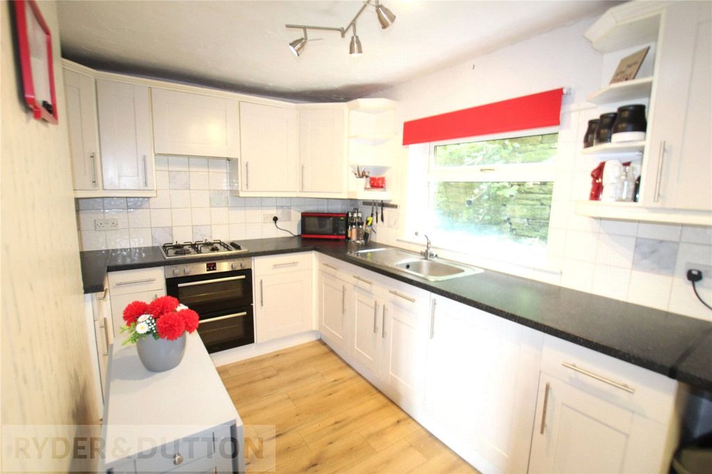 Property photo 2 of 25 Kitchen