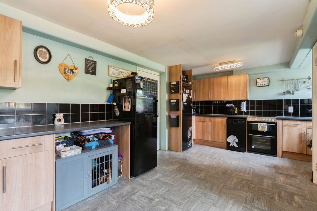 Property photo 3 of 15 23Littleburygreenlittleburygreenbasildonss131Pa-13