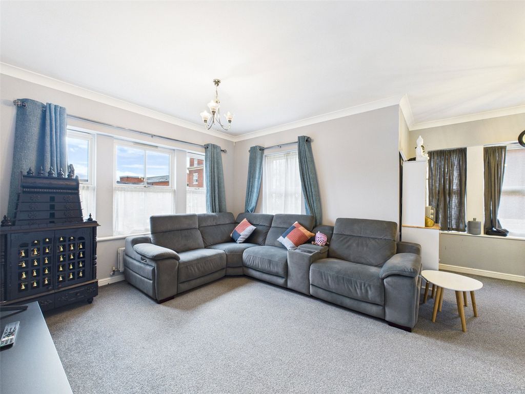 Property photo 2 of 17 Picture No. 11