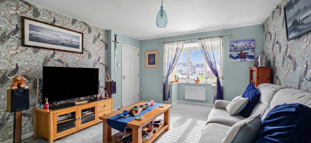 Property photo 3 of 12