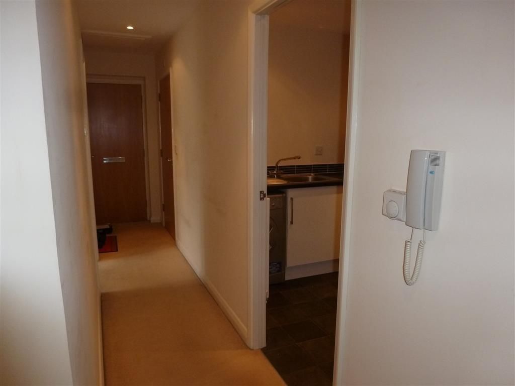 Property photo 2 of 9 Hallway