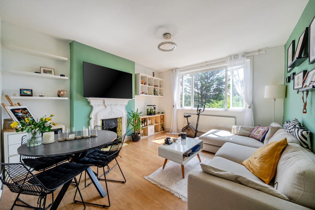 Property photo 2 of 17 19-6A69E4dc458Ef-...