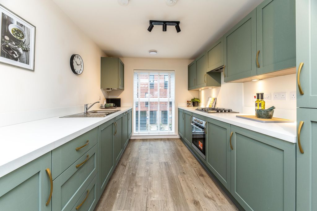 Property photo 2 of 27 2 Chateau Mews 007
