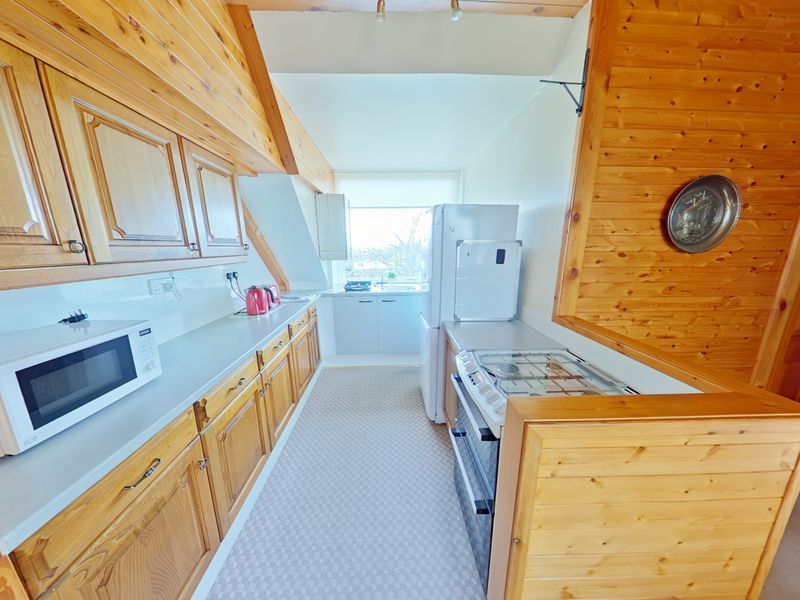 Property photo 3 of 9 Photo 6