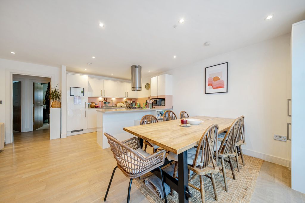Property photo 3 of 17 Dining Area