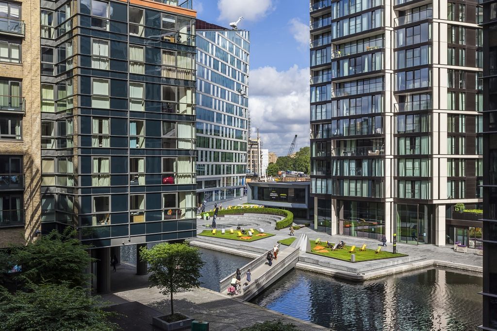 Property photo 3 of 10 B215-Peninsula-Ap...