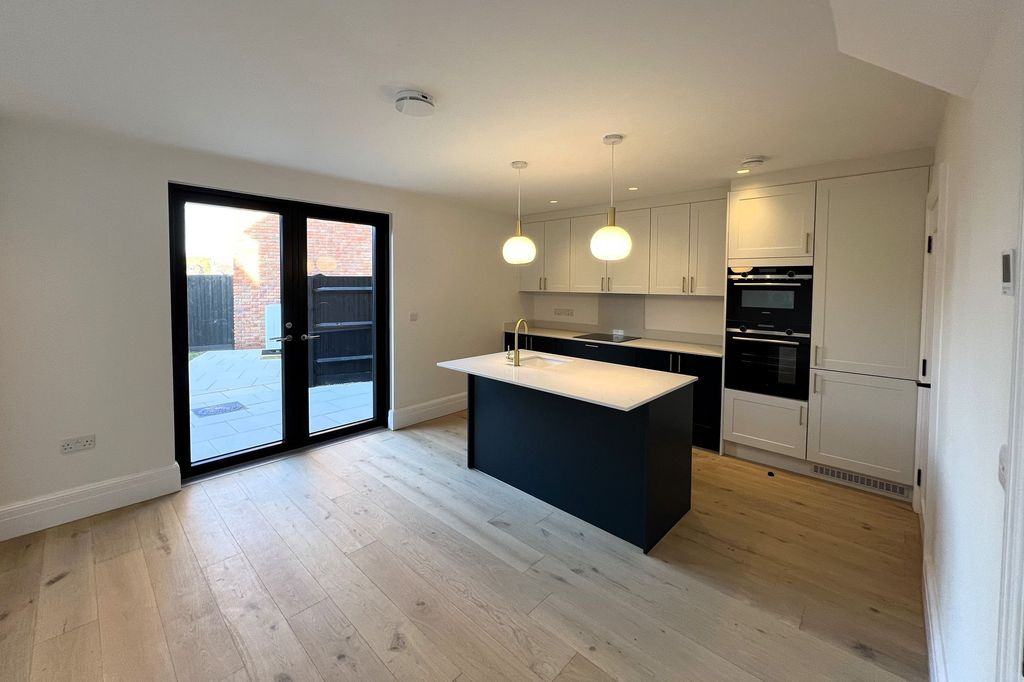 Property photo 3 of 24 Photo 9