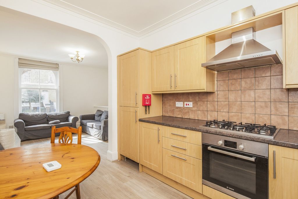 Property photo 3 of 10 Kitchen