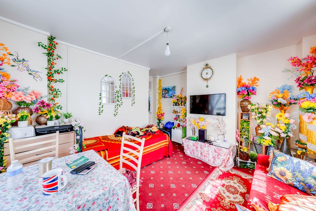 Property photo 3 of 17 A7S04431Hdr