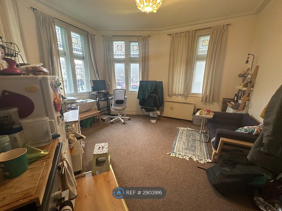 Property photo 3 of 9 Kitchen / Living Area