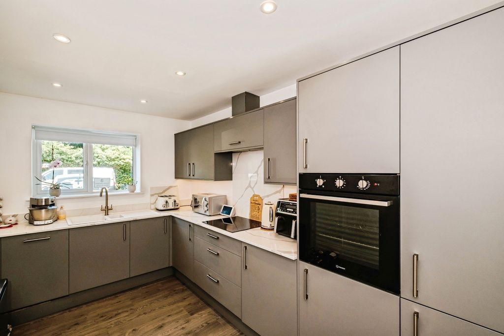 Property photo 2 of 12 Pbox-Img.Jpg