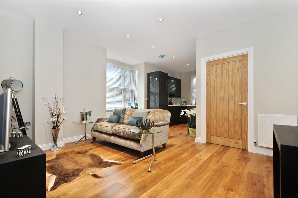 Property photo 3 of 6 Sitting Room.Jpg
