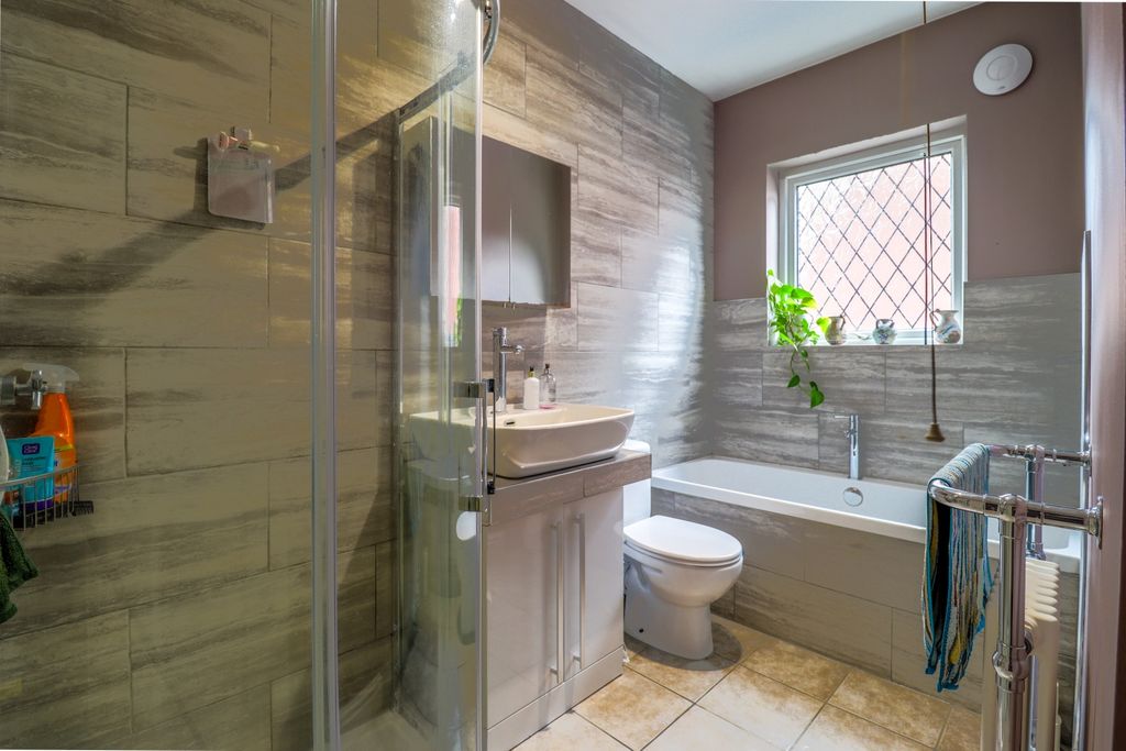 Property photo 2 of 10 Bathroom-1