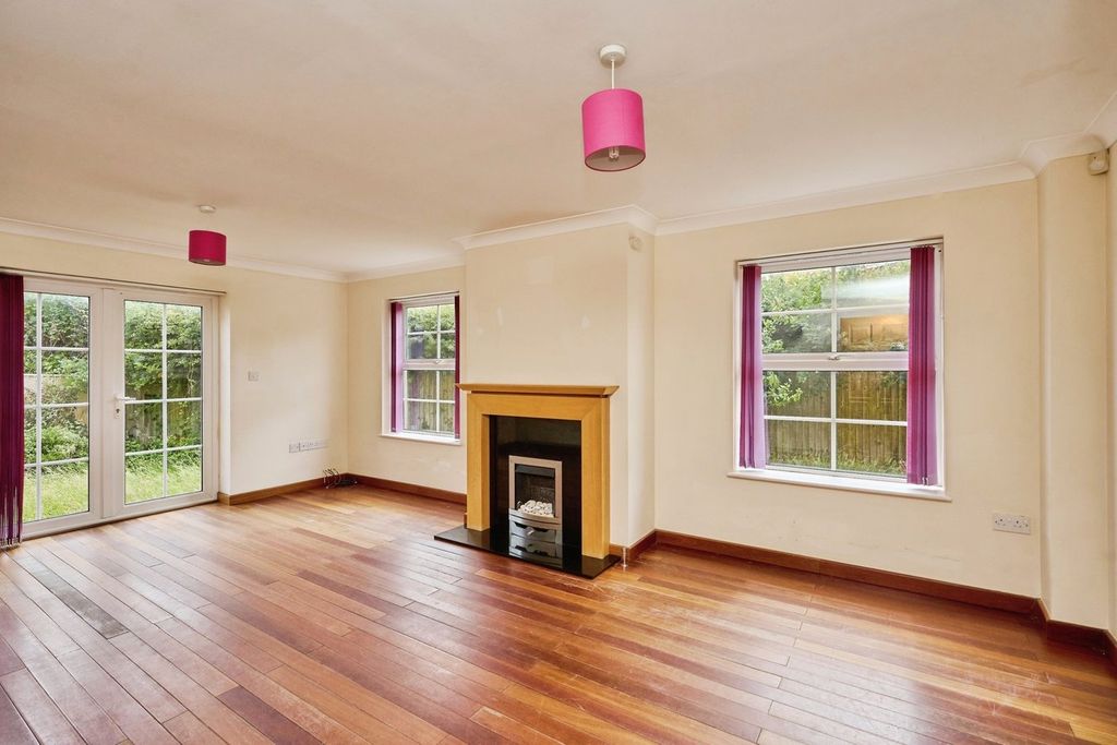 Property photo 2 of 27