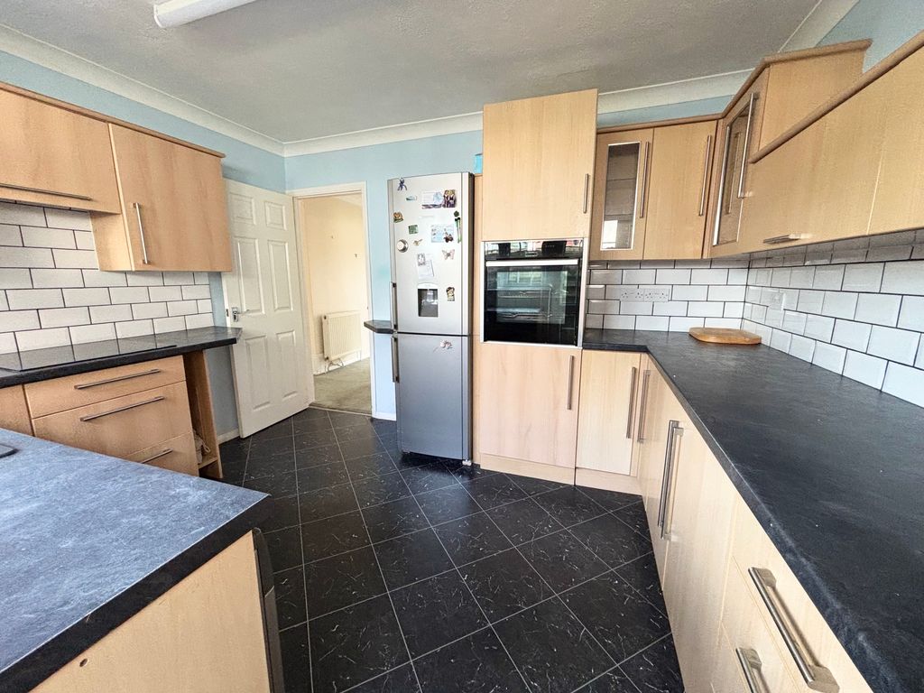 Property photo 2 of 14 Kitchen
