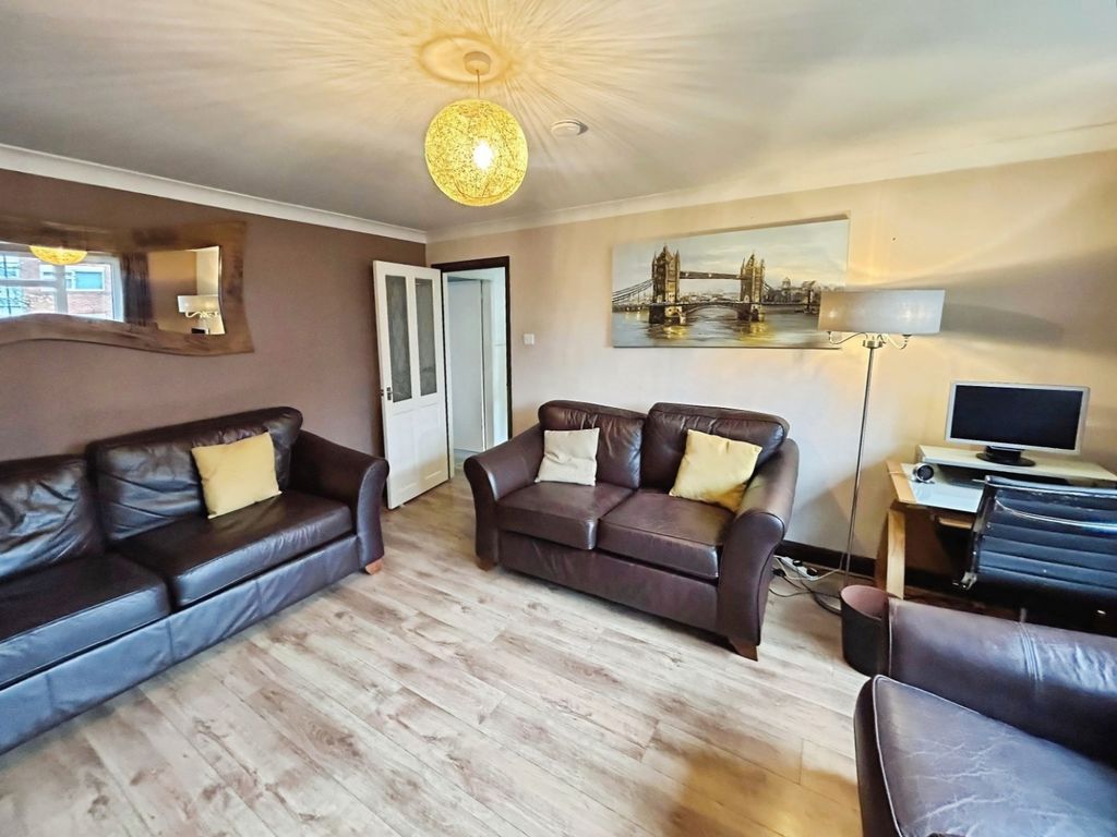 Property photo 3 of 12 Pbox-Img.Jpeg