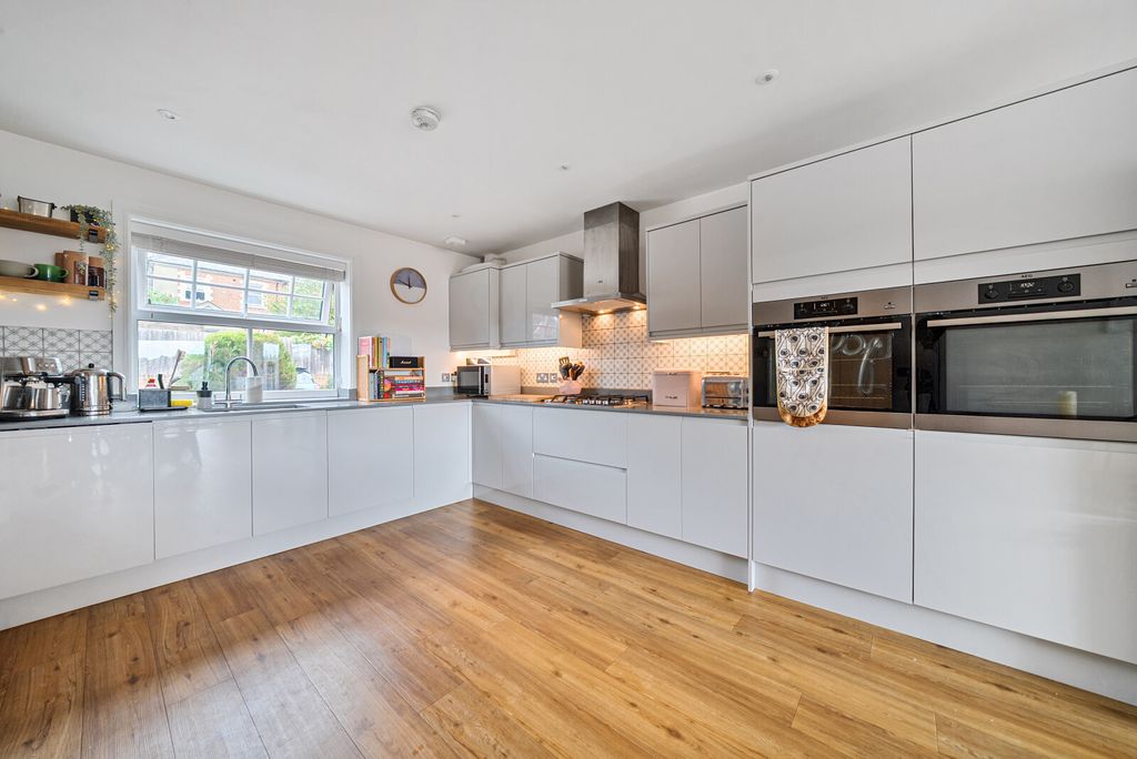 Property photo 2 of 21 1501830-10-6A901c...