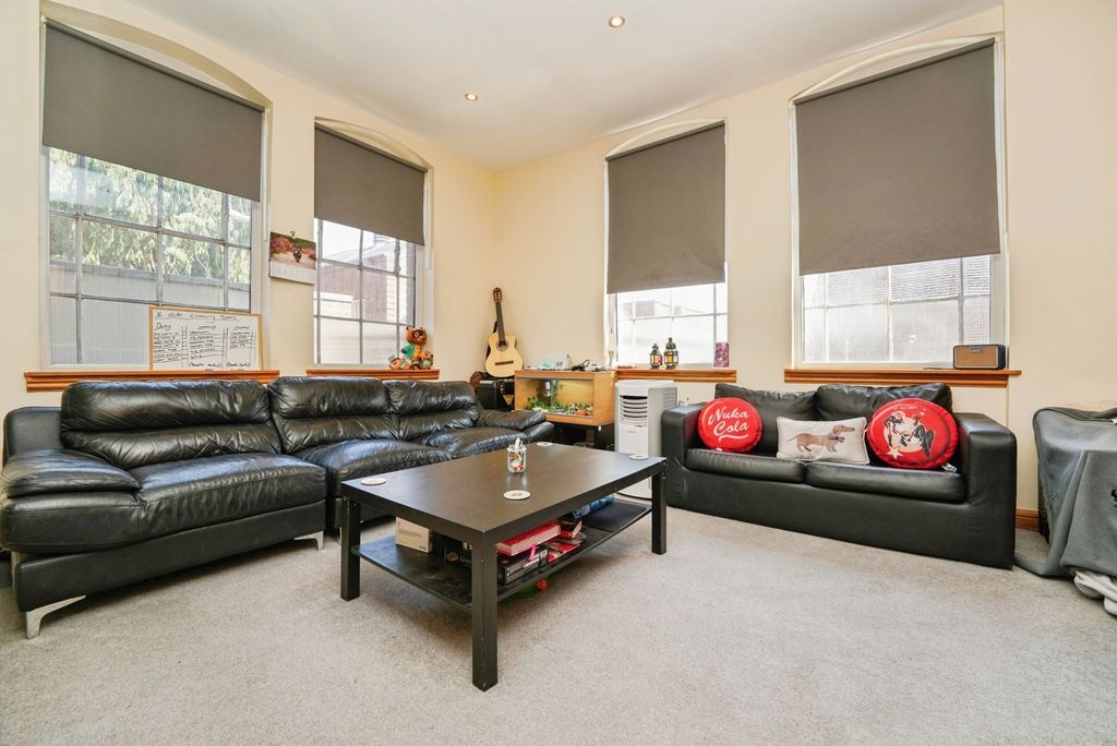 Property photo 3 of 15 Open Plan Lounge