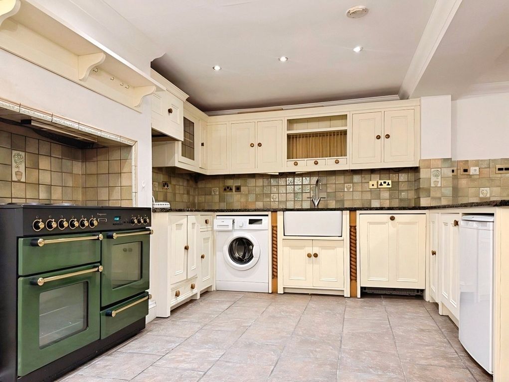 Property photo 3 of 11 Picture No. 15