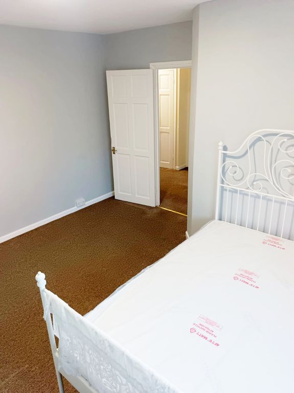 Property photo 2 of 5 Room