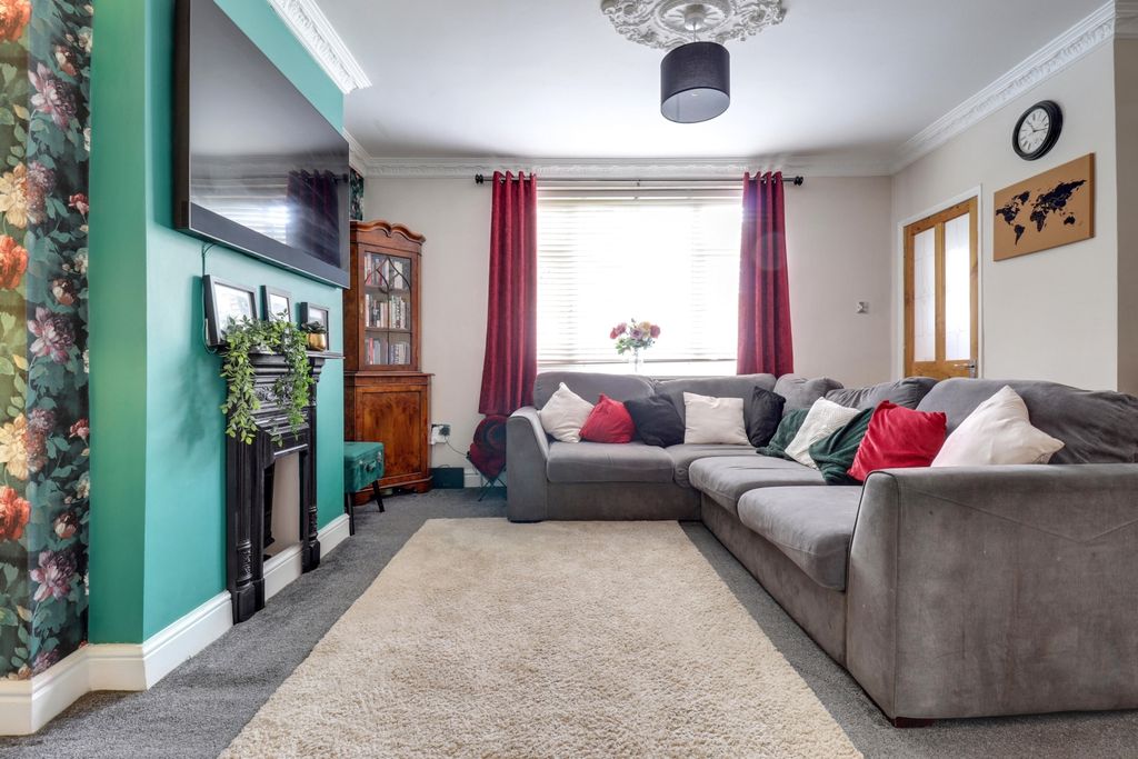Property photo 3 of 19 3- Rob Hammond Ewemove Pontefract