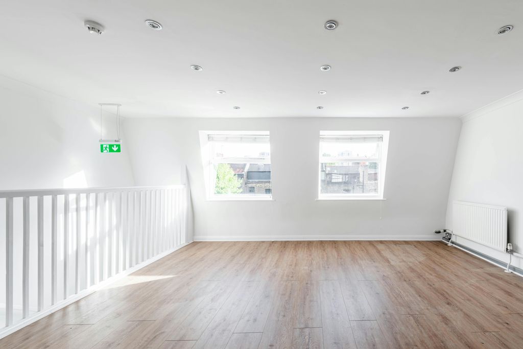 Property photo 2 of 14 Hanbury St 28 - Low Res 13.Jpg