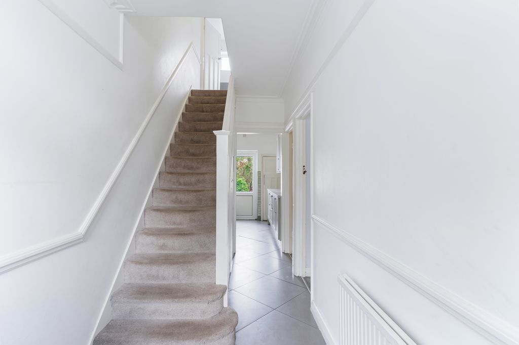 Property photo 3 of 17 Hallway