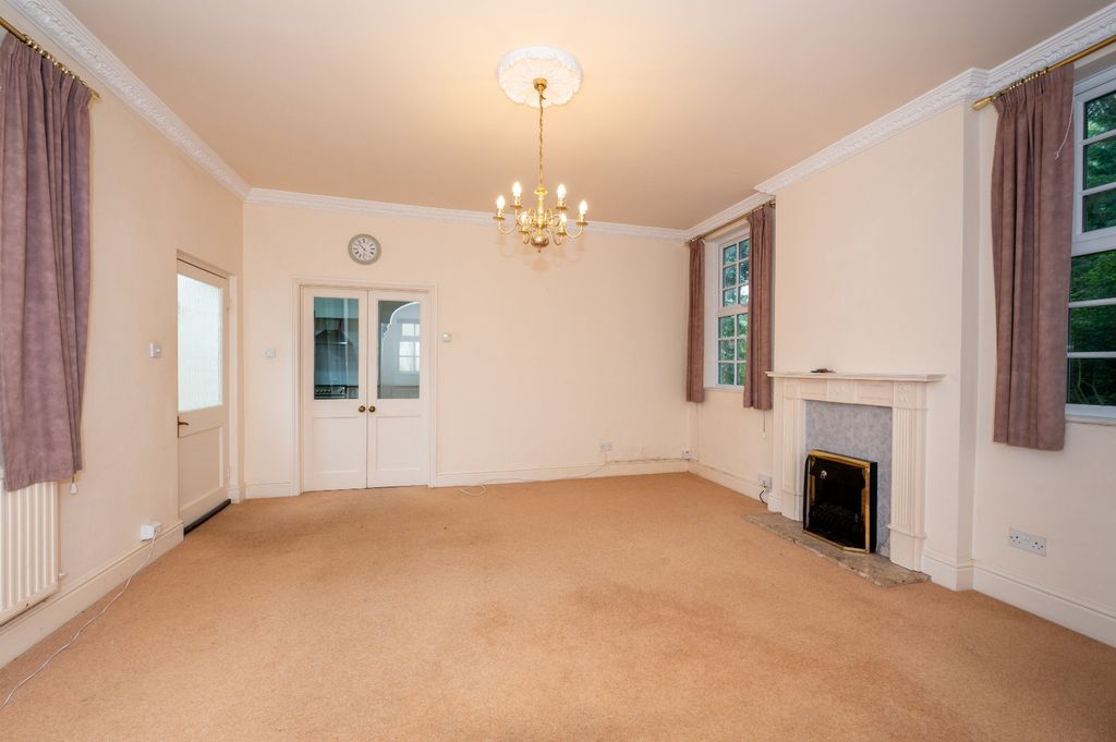 Property photo 3 of 9 Sitting Room